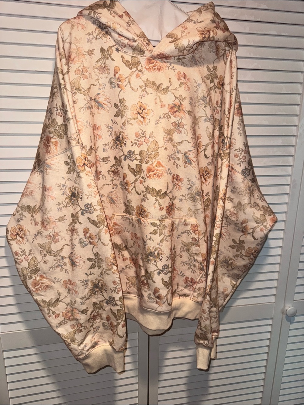 Floral Cream Hoodie with Pastel Bouquet Print XXL